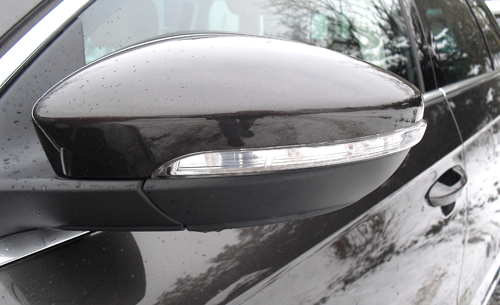 VW Passat Variant: In die Außenspiegel sind Blinkleisten integriert. 