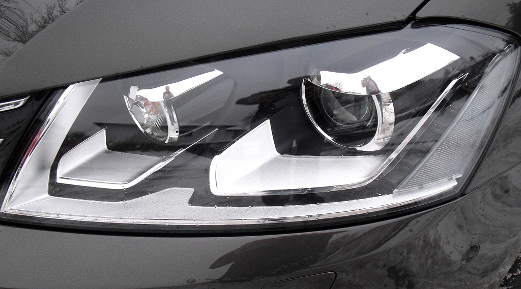VW Passat Variant: Moderne Leuchteinheit vorn. 