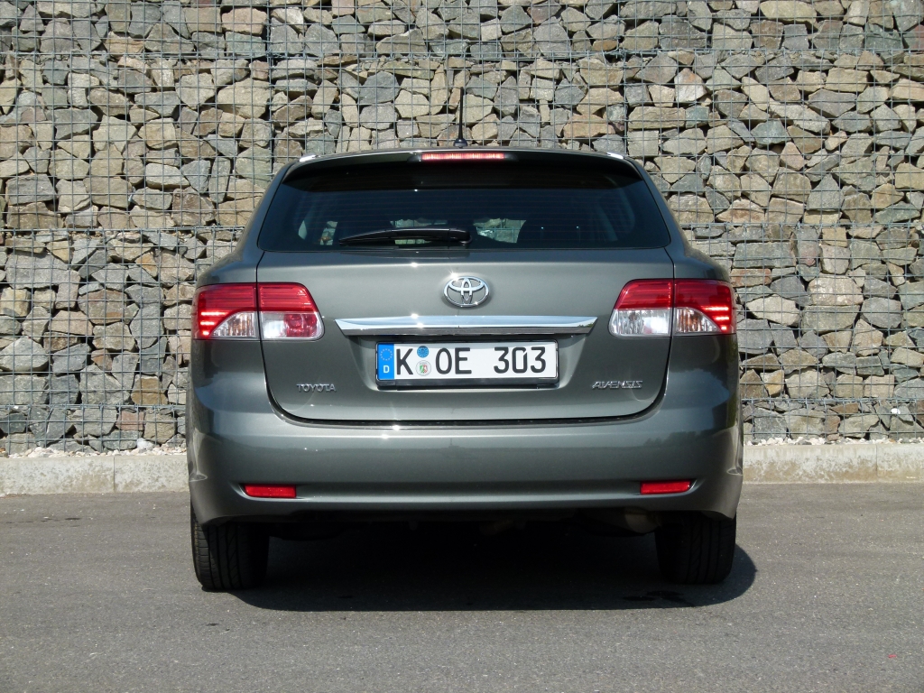 Vergleich Seat Exeo ST und Toyota Avensis Combi – Spanische Emoción trifft Japanische Gelassenheit  