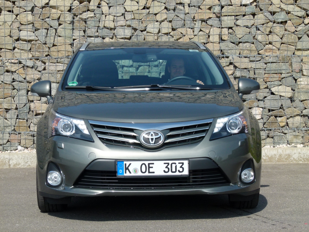 Vergleich Seat Exeo ST und Toyota Avensis Combi – Spanische Emoción trifft Japanische Gelassenheit  