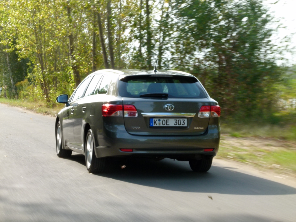 Vergleich Seat Exeo ST und Toyota Avensis Combi – Spanische Emoción trifft Japanische Gelassenheit  