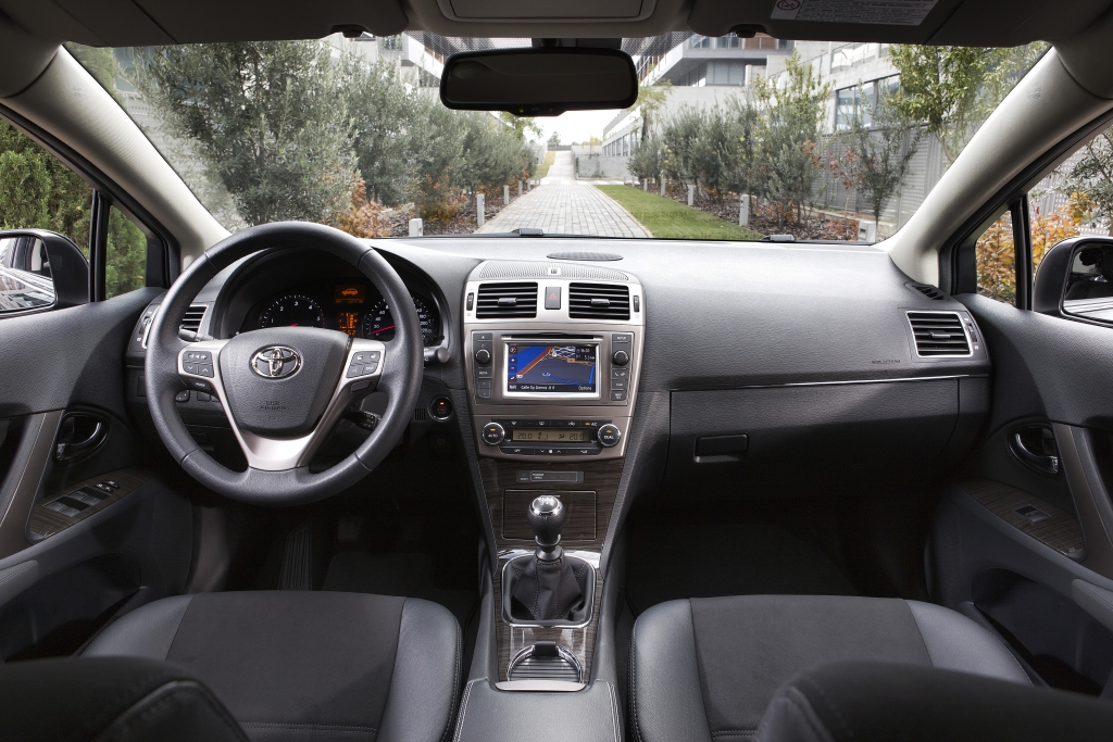Vergleich Seat Exeo ST und Toyota Avensis Combi – Spanische Emoción trifft Japanische Gelassenheit  