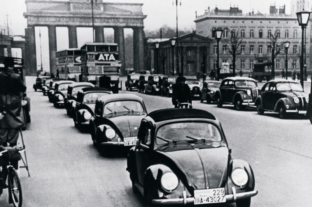 Volkswagen Käfer Modellpräsentation als KdF-Wagen in Berlin, 1939