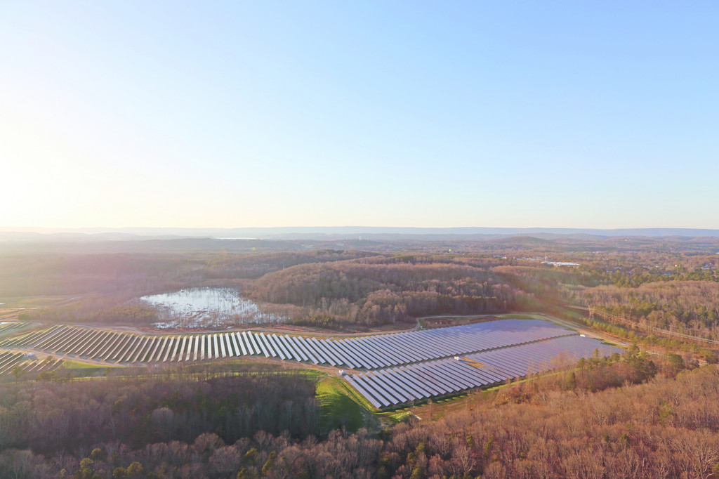 Volkswagen eröffnet Solarpark in den USA