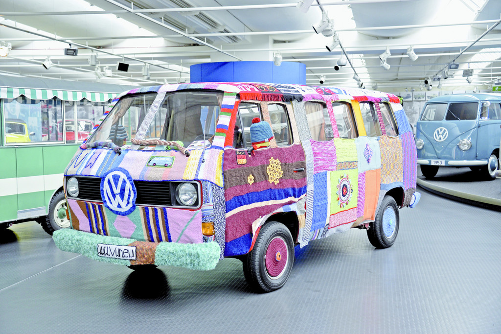 Volkswagen zeigt Strickbulli