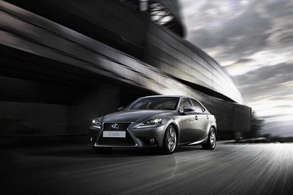 Ab Sommer im Handel: Lexus IS 300h