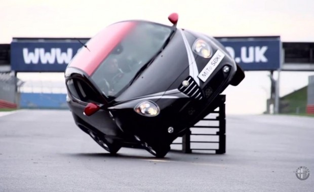 Alfa Romeo Safety Car Stunt  - Bild: Youtube