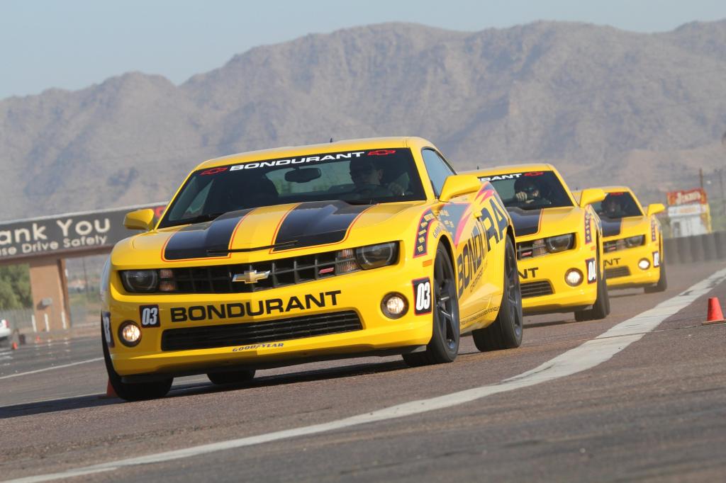 Auch den Chevrolet Camaro kann man hier von der Leine lassen