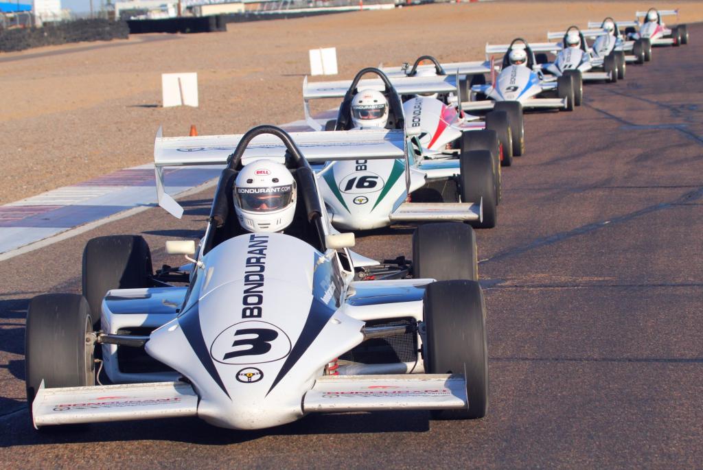 Auch mit Formel-Fahrzeugen wird trainiert