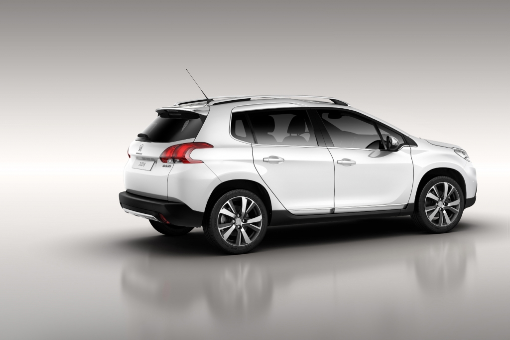 Der 4,16 Meter lange Peugeot 2008 zeichnet sich optisch durch seine hohe Karosserie und die Offroad-Karosserieelemente aus. 
