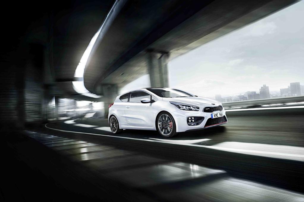 Der Kia Ceed GT tritt mit einem 1,6-Liter-Vierzylinder an, der mit Turboaufladung und Benzindirekteinspritzung 150 kW/204 PS leistet. 
