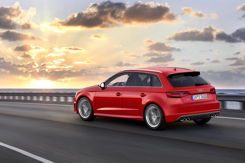 Der Zweiliter-Vierzylinder mit Direkteinspritzung und Turbo-Aufladung leistet im Audi S3 Sportback 221 kW/300 PS. 
