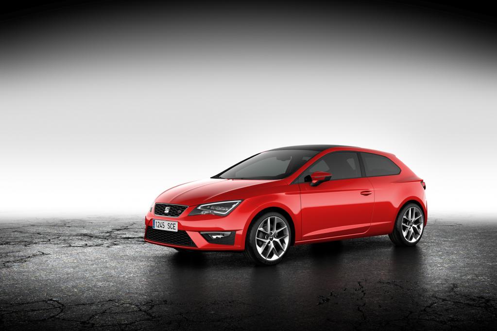 Der neue Seat Leon SC hat einen 35 Millimeter kürzeren Radstand und ist drei Zentimeter kürzer als der Fünftürer. 

