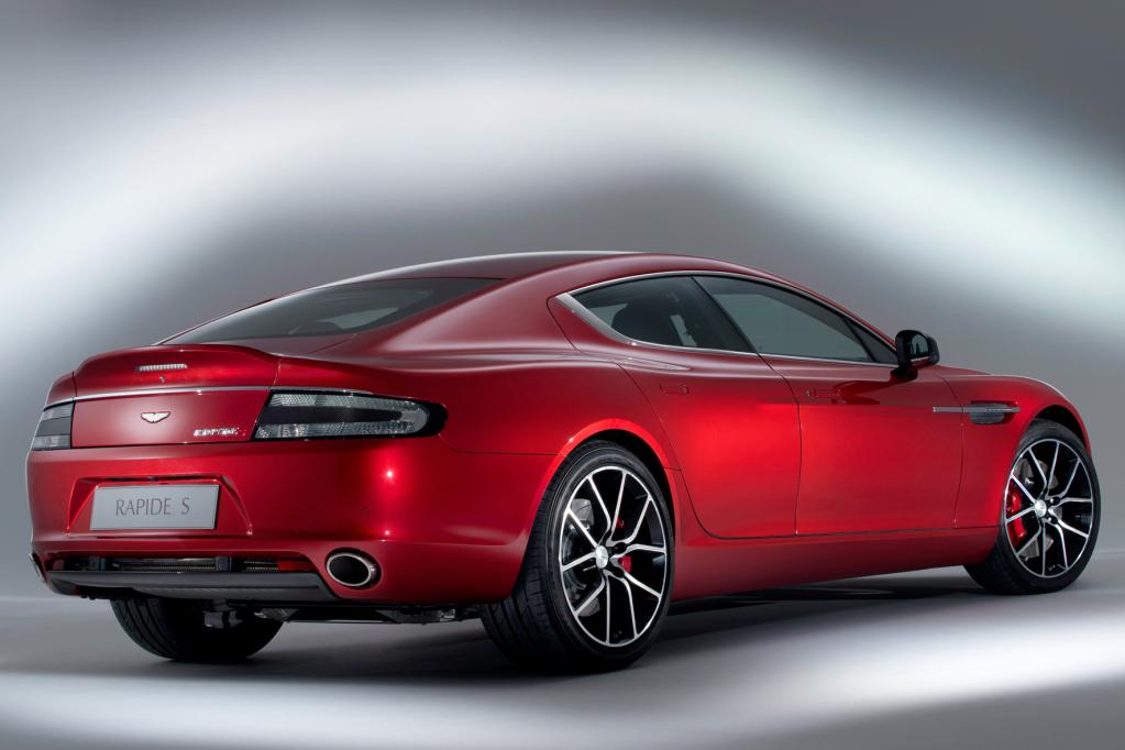 Der neue, erheblich leistungsgesteigerte Aston Martin Rapid S löst künftig das seit 2009 gebaute Modell ab. 