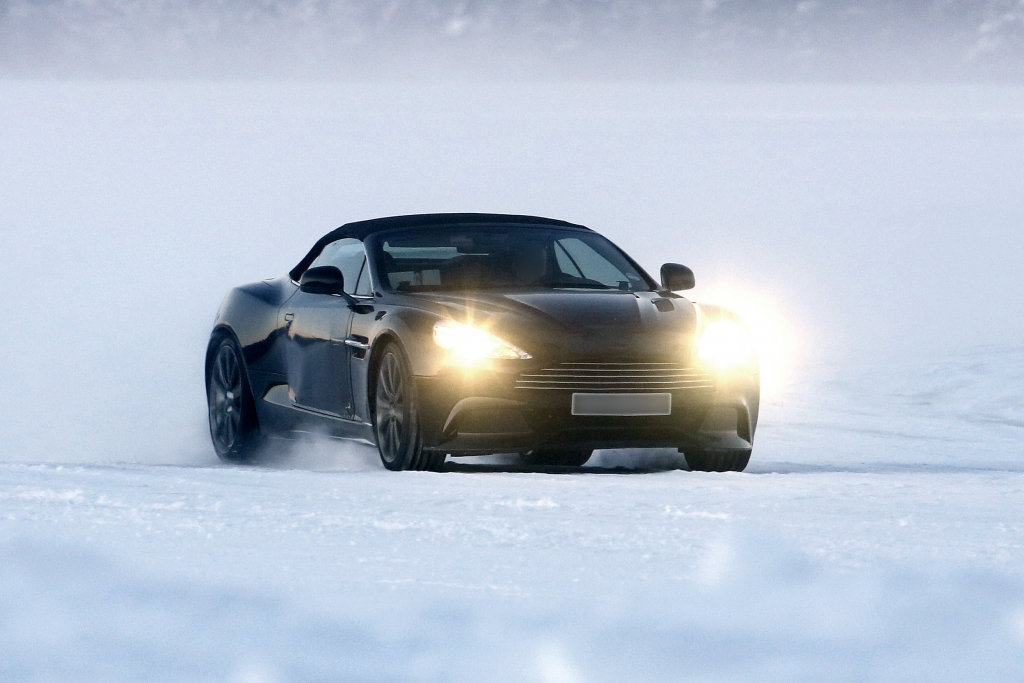 Erwischt: Erlkönig Aston Martin Vanquish Volante  - Nach oben offen