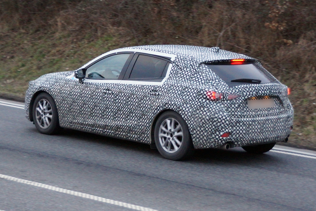 Erwischt: Erlkönig Mazda 3 – Mehr Kodo-Design