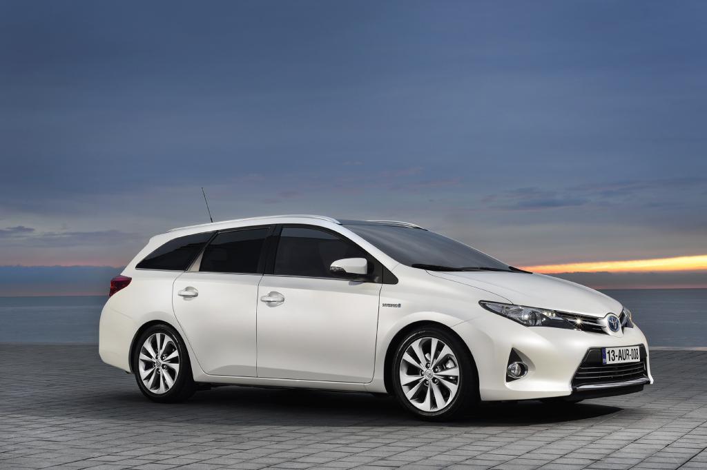 Für die neue Generation hat Toyota dem Auris ein progressiveres Outfit geschneidert