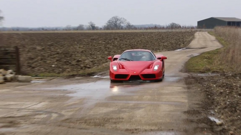 Ferrari Enzo auf dem Land