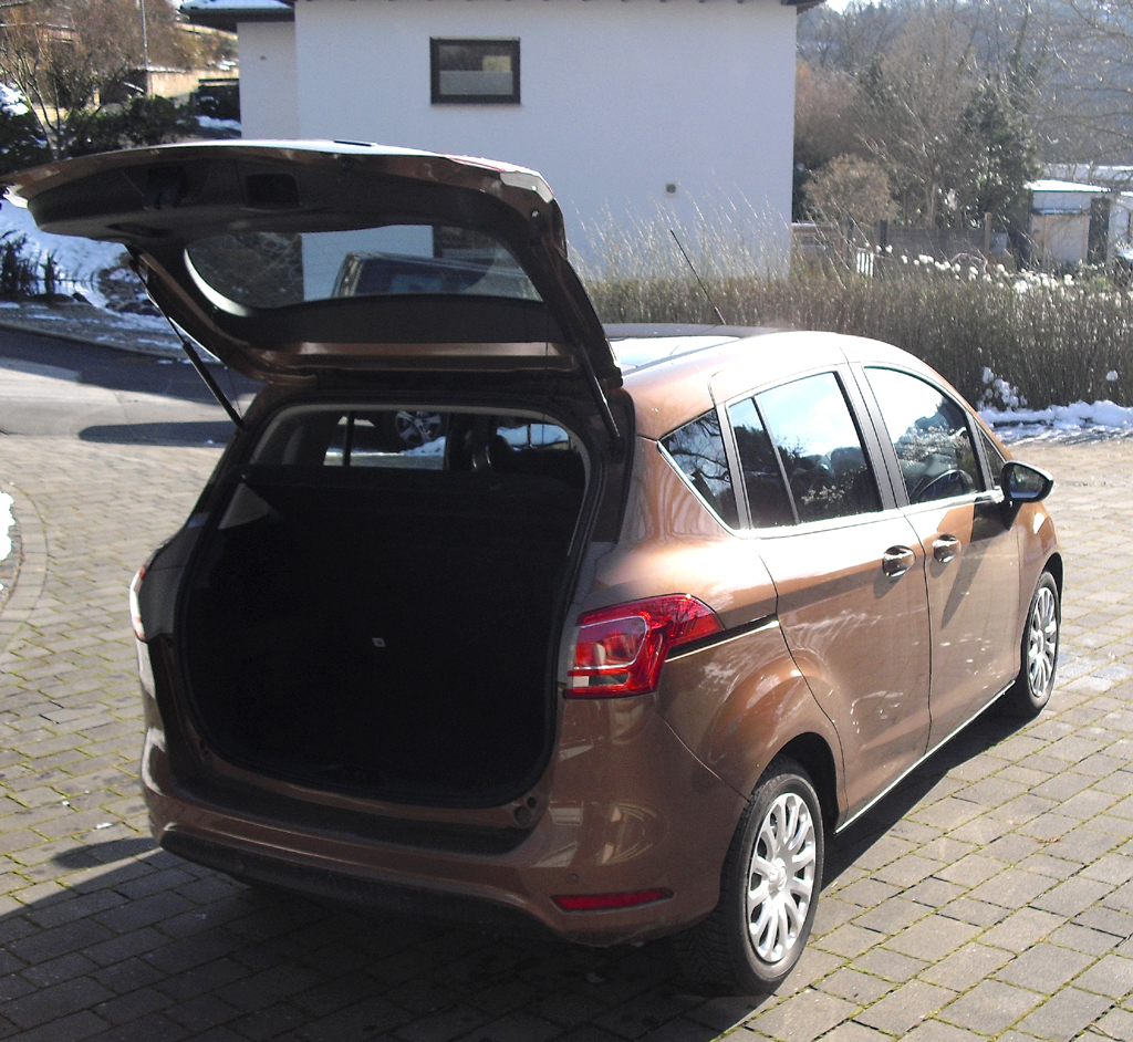 Ford B-Max: Ins Gepäckabteil passen 318 bis 1386 Liter hinein. 