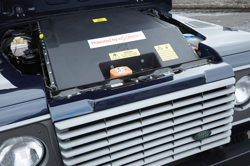 Genf 2013: Land Rover setzt den Defender unter Strom