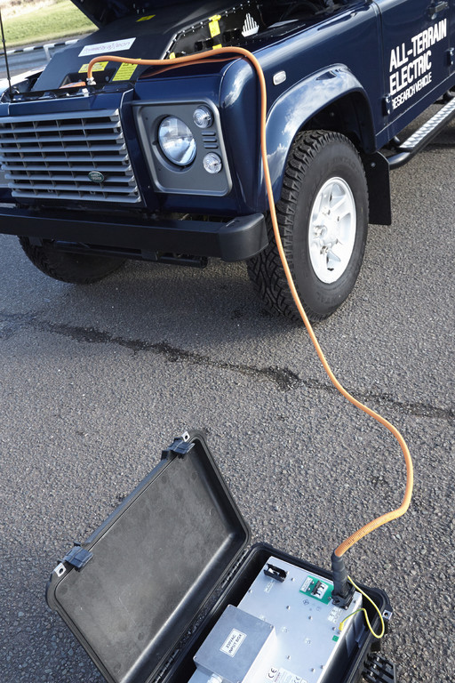 Genf 2013: Land Rover setzt den Defender unter Strom