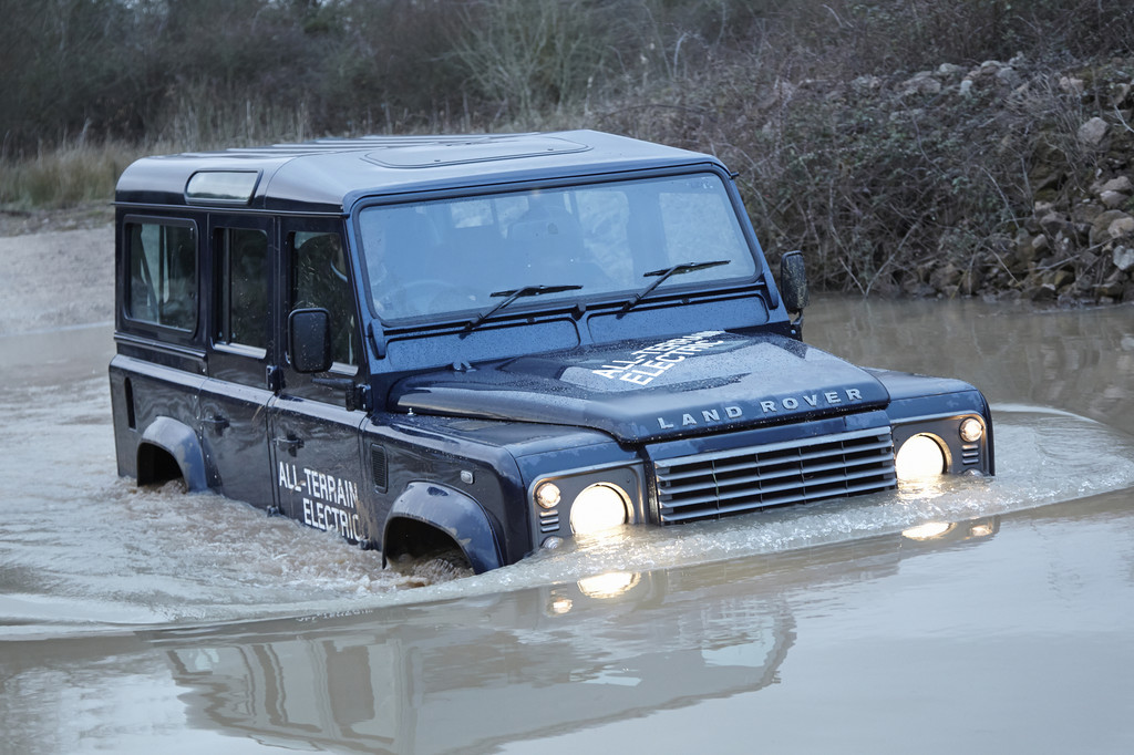 Genf 2013: Land Rover setzt den Defender unter Strom
