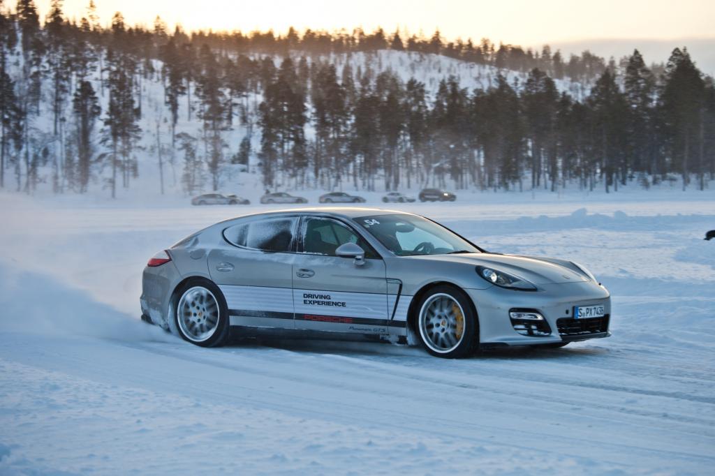 Heißer Tanz auf dem Eis für Porschefahrer