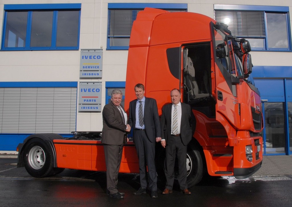 Iveco und ELVIS unterzeichnen Rahmenvertrag