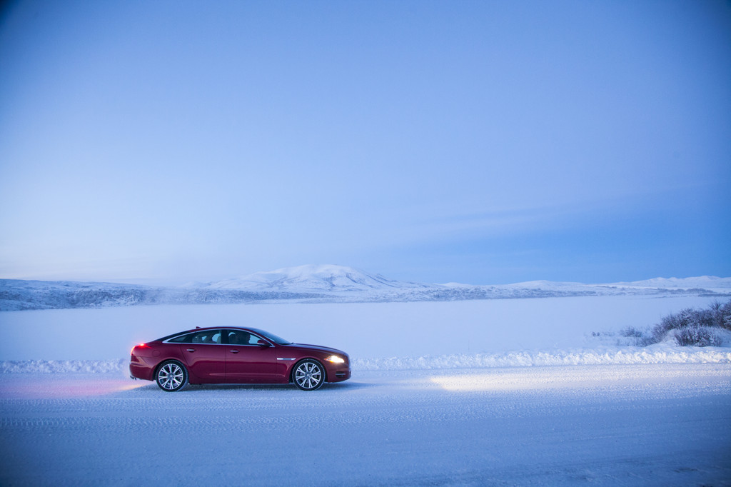 Jaguar XF und XJ spurten jetzt mit allen Pfoten (Langversion)