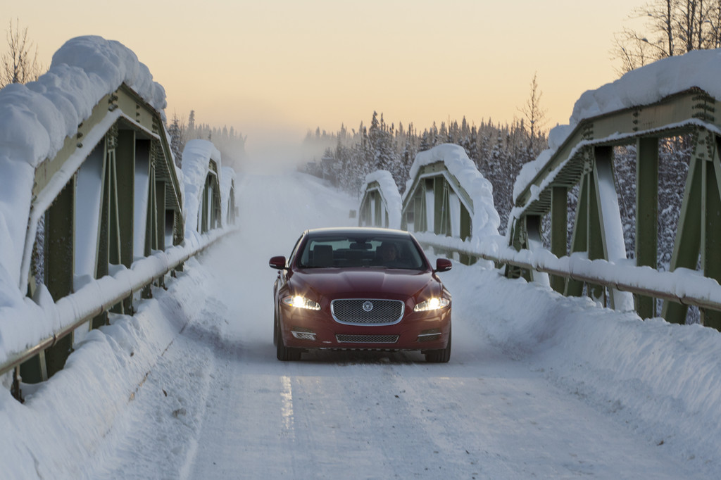 Jaguar XF und XJ spurten jetzt mit allen Pfoten (Langversion)