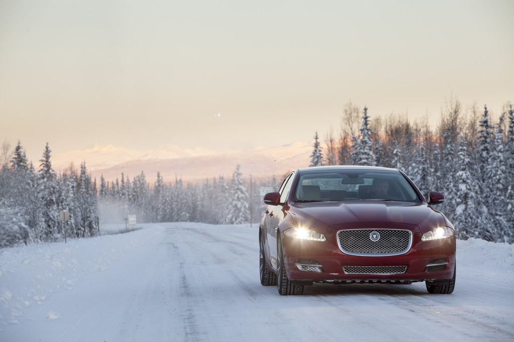 Jaguar XF und XJ spurten jetzt mit allen Pfoten (Langversion)