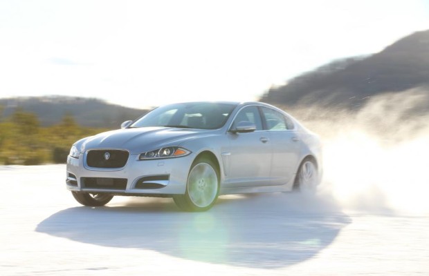 Jaguar XF und XJ spurten jetzt mit allen Pfoten