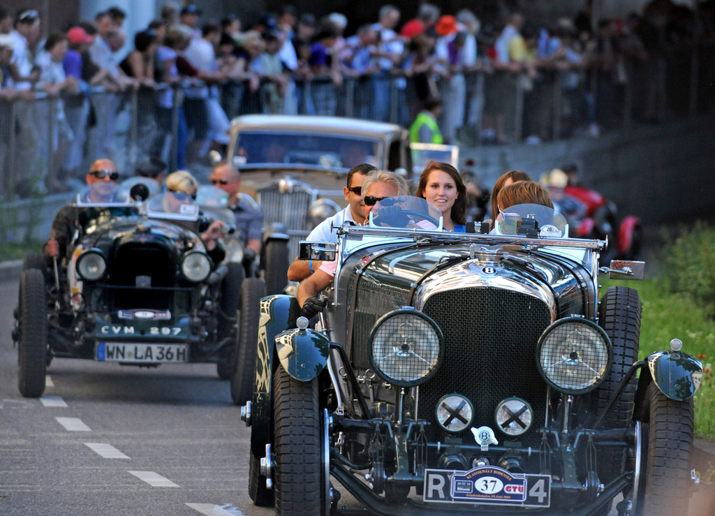 Klassikwelt Bodensee: Mit 175 Oldtimern durch Friedrichshafen