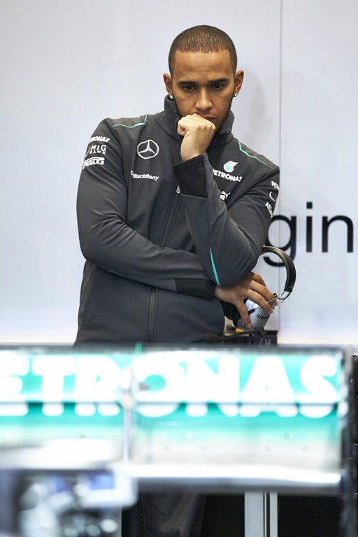 Lewis Hamilton beim ersten Training auf Rang 6