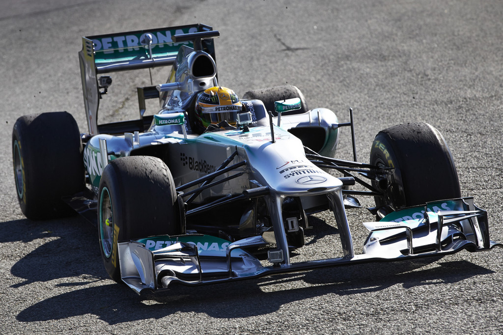 Lewis Hamilton beim ersten Training auf Rang 6