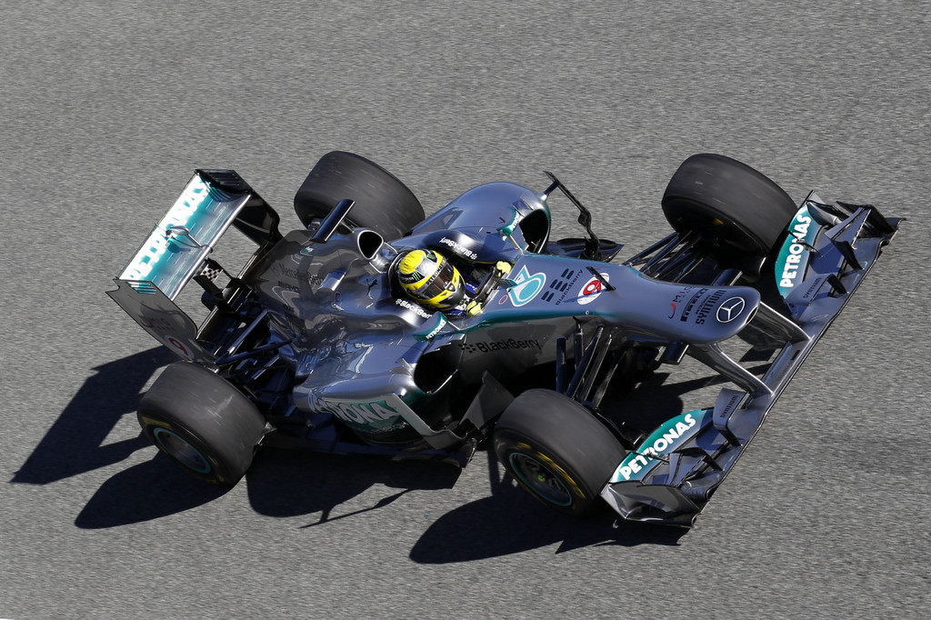 Lewis Hamilton beim ersten Training auf Rang 6