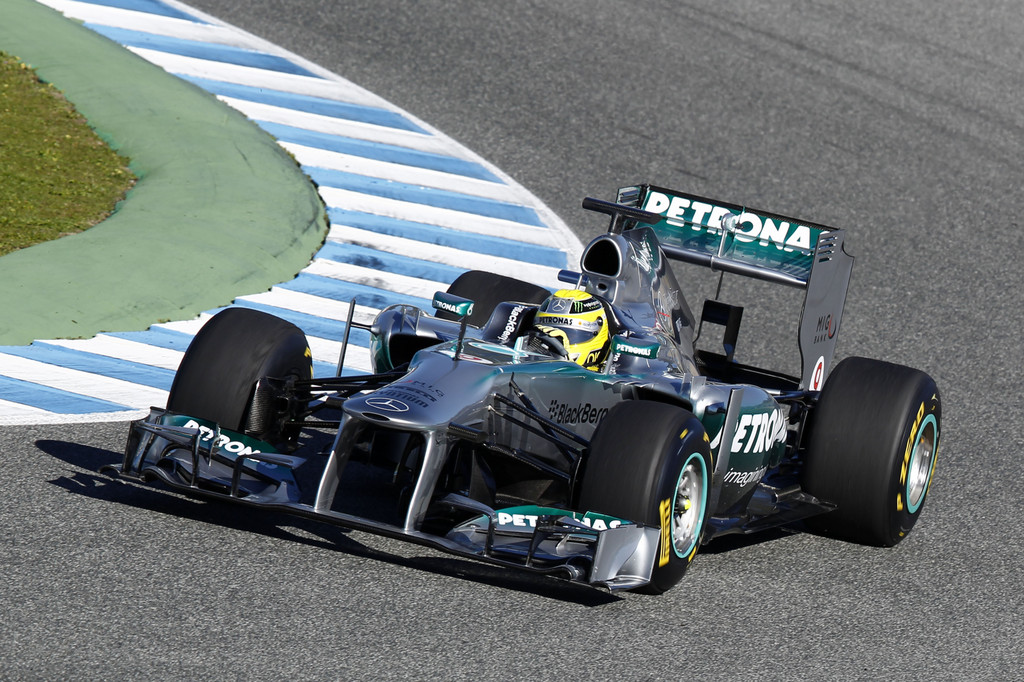 Lewis Hamilton beim ersten Training auf Rang 6