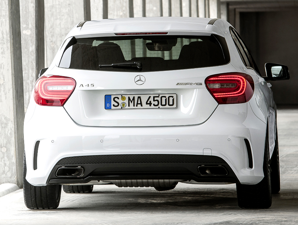 Mercedes A 45 AMG 4Matic: Blick auf die Heckpartie. 