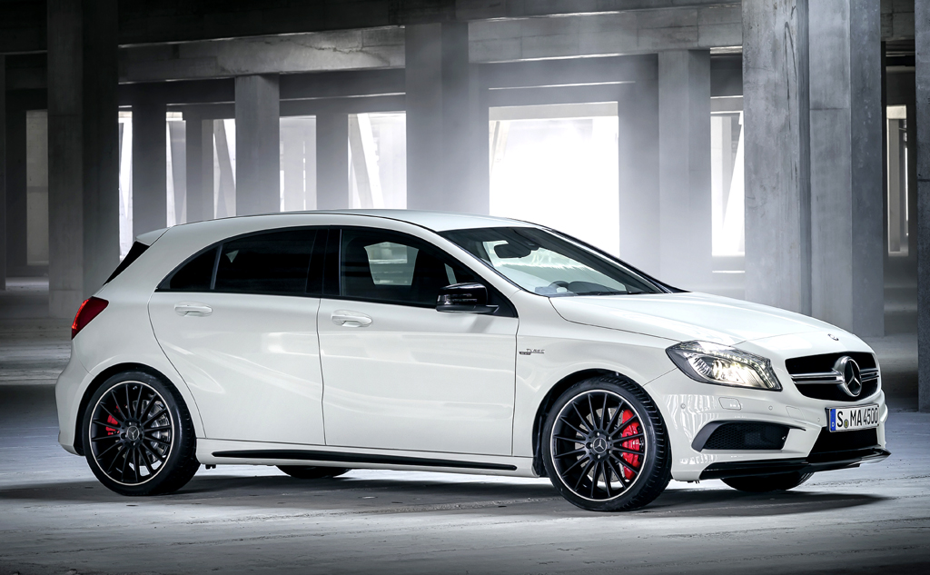 Mercedes A 45 AMG 4Matic: So sieht der Kompaktsportler von der Seite aus.