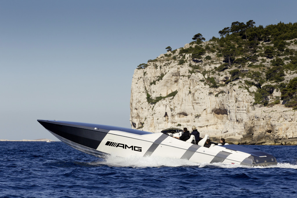 Mercedes-AMG treibt Elektro-Powerboat an
