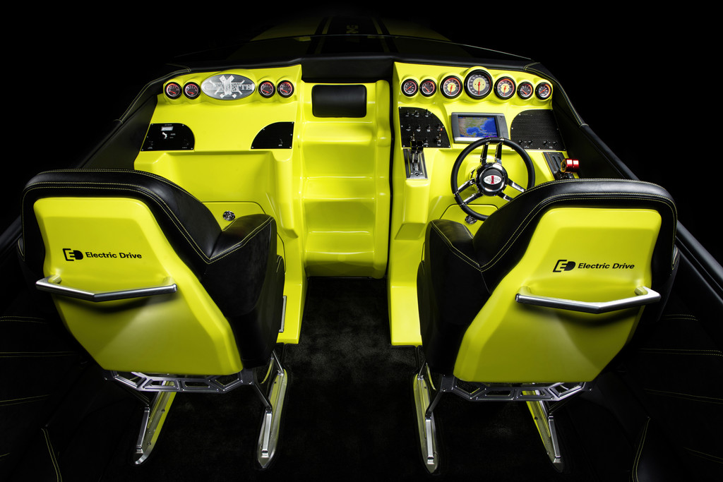 Mercedes-AMG treibt Elektro-Powerboat an