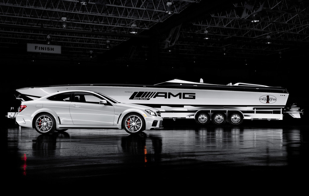 Mercedes-AMG treibt Elektro-Powerboat an
