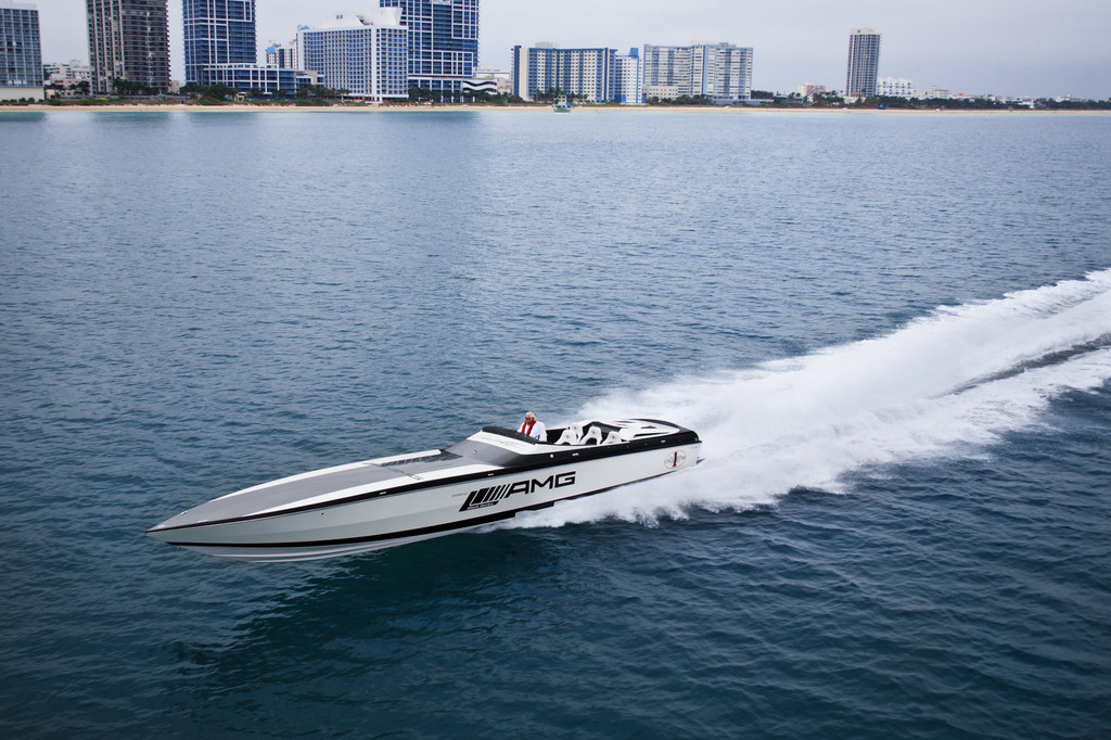 Mercedes-AMG treibt Elektro-Powerboat an
