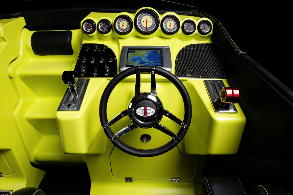 Mercedes-AMG treibt Elektro-Powerboat an