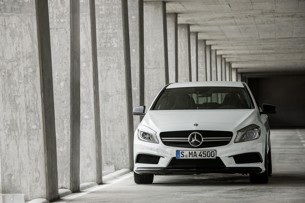 Mercedes-Benz A 45 AMG hat weltweit stärksten Vierzylinder