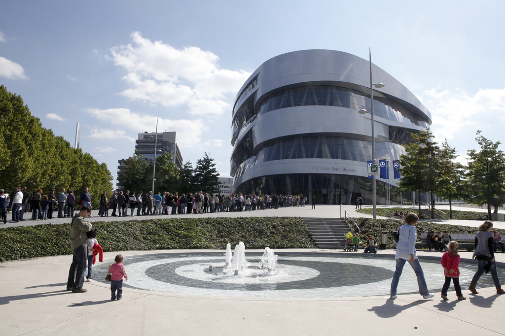 Mercedes-Benz Museum empfängt fünfmillionste Besucherin