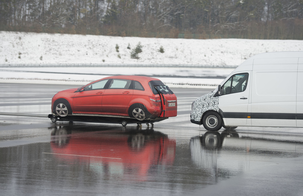 Mercedes-Benz bietet mehr Sicherheit für Transporter und Vans