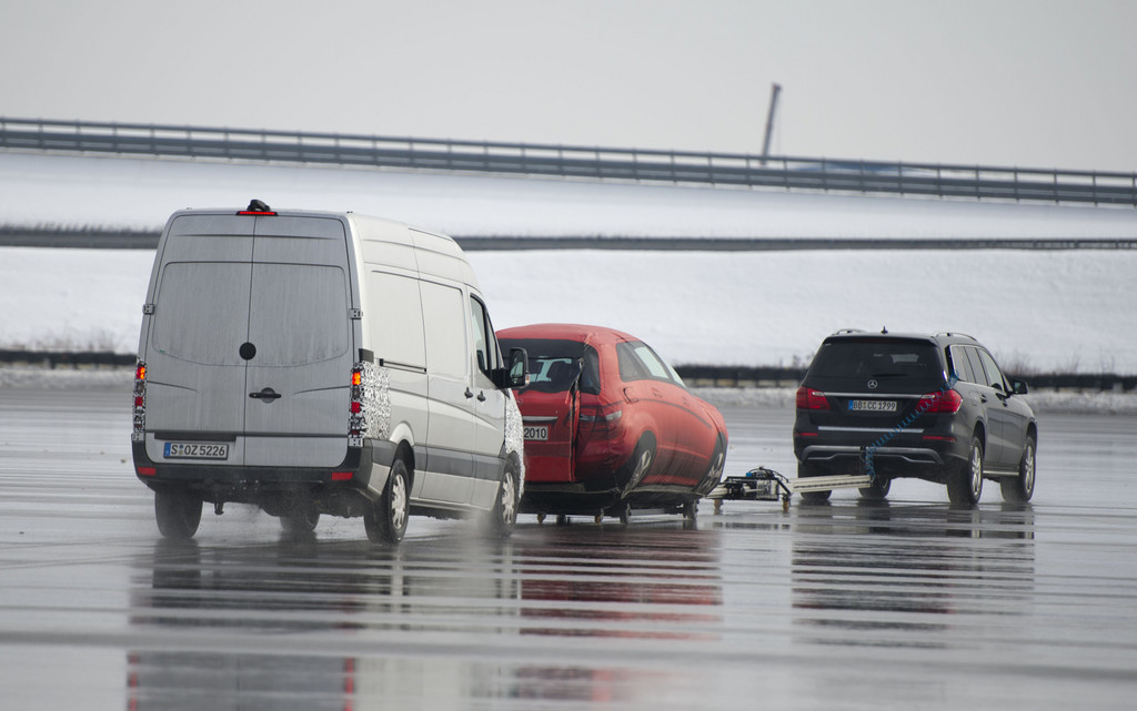 Mercedes-Benz bietet mehr Sicherheit für Transporter und Vans