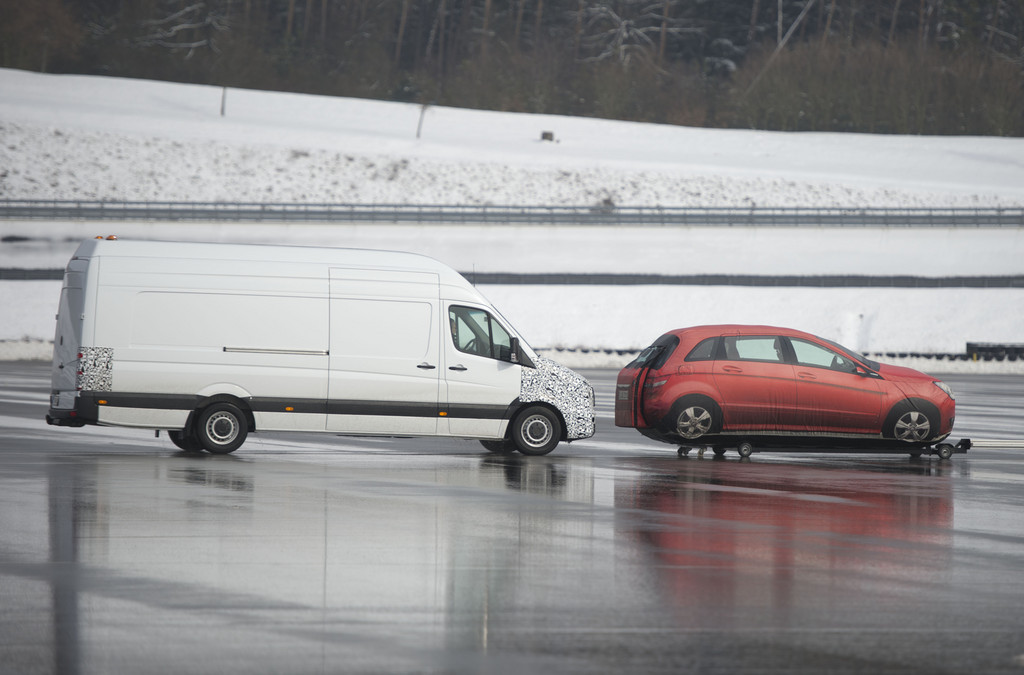 Mercedes-Benz bietet mehr Sicherheit für Transporter und Vans