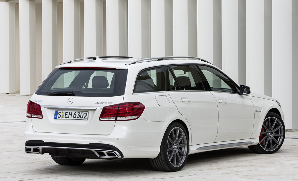 Mercedes E 63 AMG: Das Kombi-Gepäckabteil fasst 695 bis 1950, das der Limousine 540 Liter. 